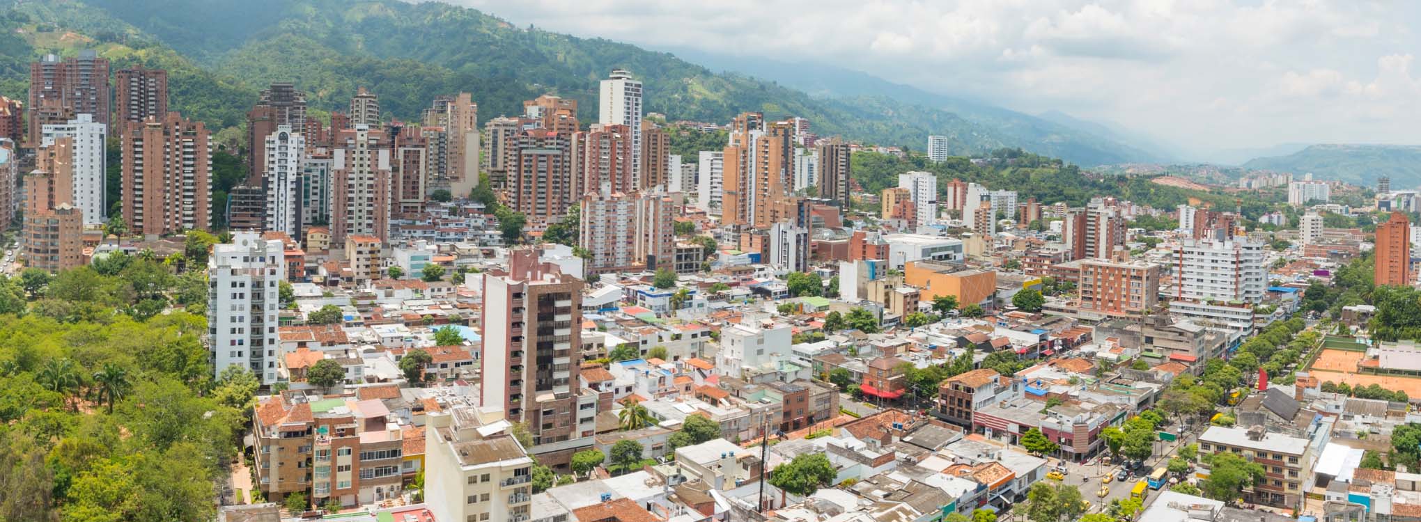 Vista panorámica de Bucaramanga, Santander, destacando edificios residenciales y comerciales.