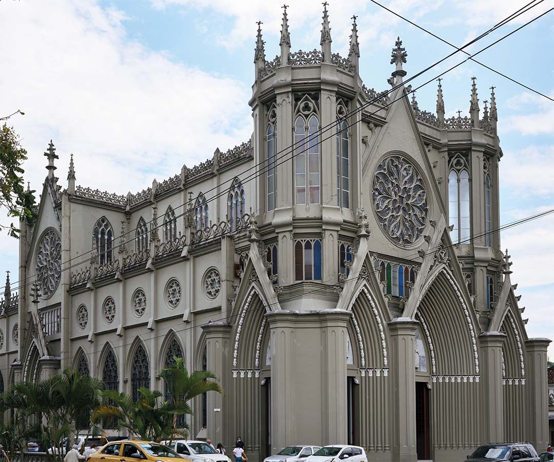 Catedral en estilo gótico en Pereira, un ícono arquitectónico que refleja la historia y espiritualidad de la ciudad.