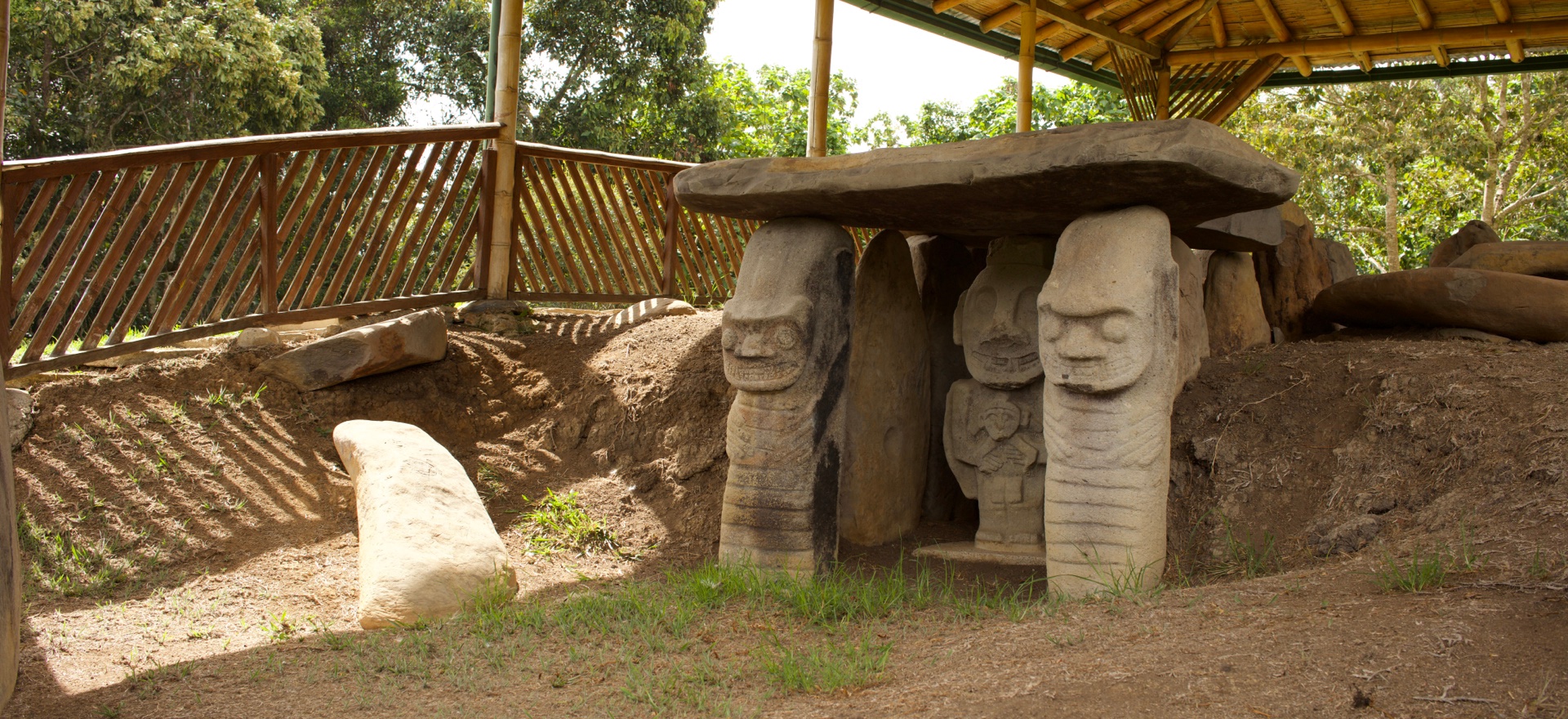 Popayán y el Parque Arqueológico de San Agustín: de la ciudad blanca a los misterios precolombinos.