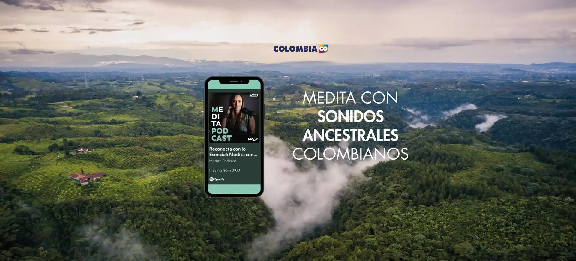 Celular invitando a escuchar el podcast de sonidos ancestrales colombianos