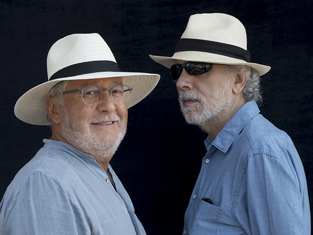 Héctor Abad Faciolince y Fernando Trueba durante su participación en el Hay Festival del 2021. Foto cortesía de la Fundación Hay Festival.