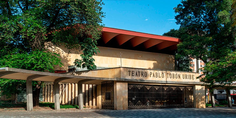 El Teatro Pablo Tobón Uribe, ejemplo de algunos teatros de Colombia - Teatro Pablo Tobón Uribe en Medellín | Marca País Colombia