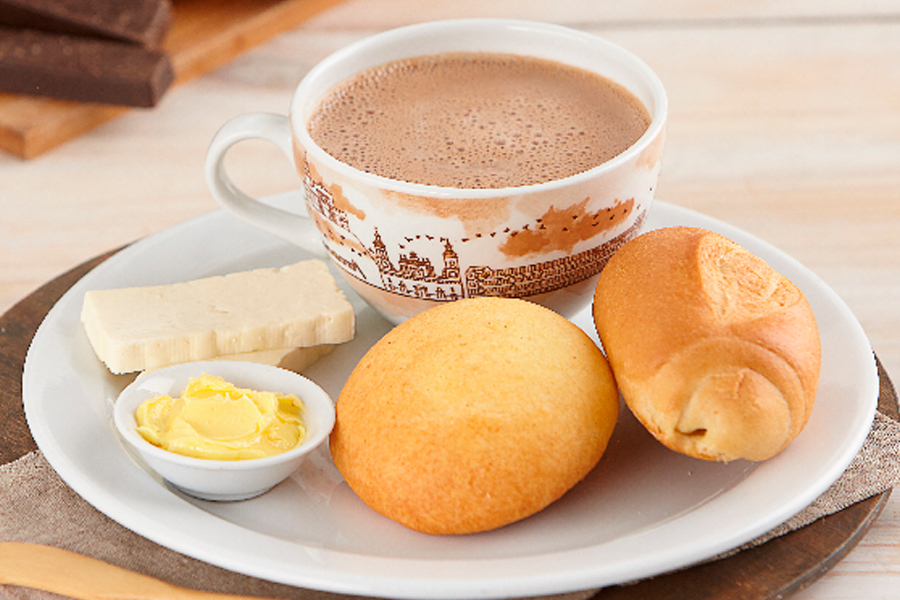 Chocolate con queso, comida colombiana