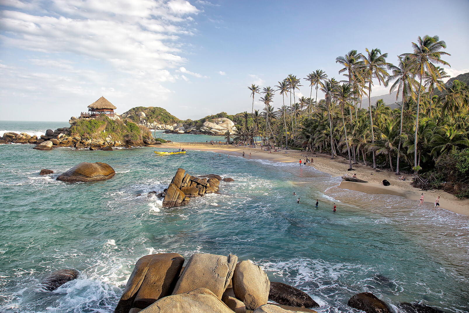 fotografia de la playa en el Parque Nacional Natural Tayrona ubicado en Santa Marta, turismo colombia, animales sorprendentes