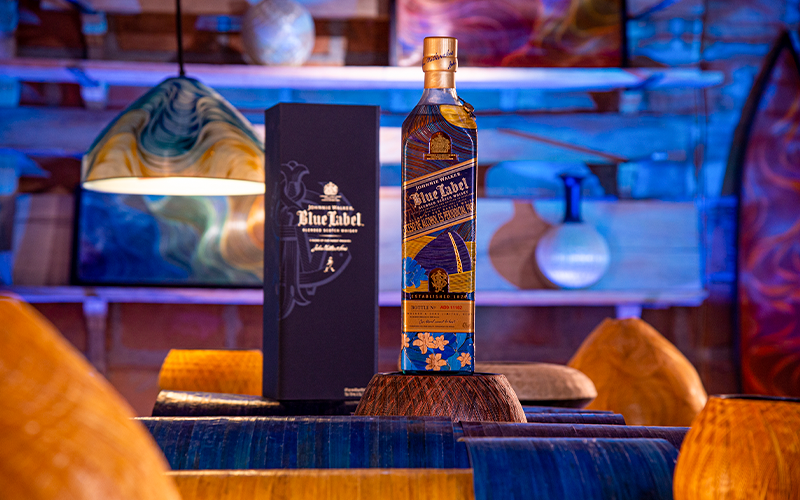 Una edición limitada de Blue Label whiskey inspirada en el pueblo de Guatapé y el arte colombiano | Marca País Colombia