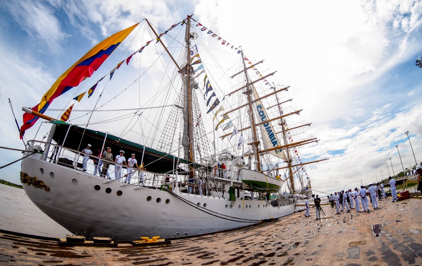 Buque Gloria, atracado en la bahía de Barranquilla. 