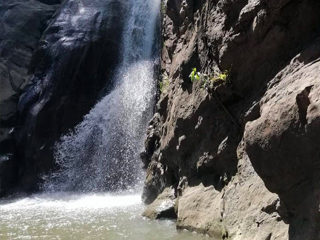 Cascada Salto de los Micos ubicada en Villeta, cerca de Bogotá.