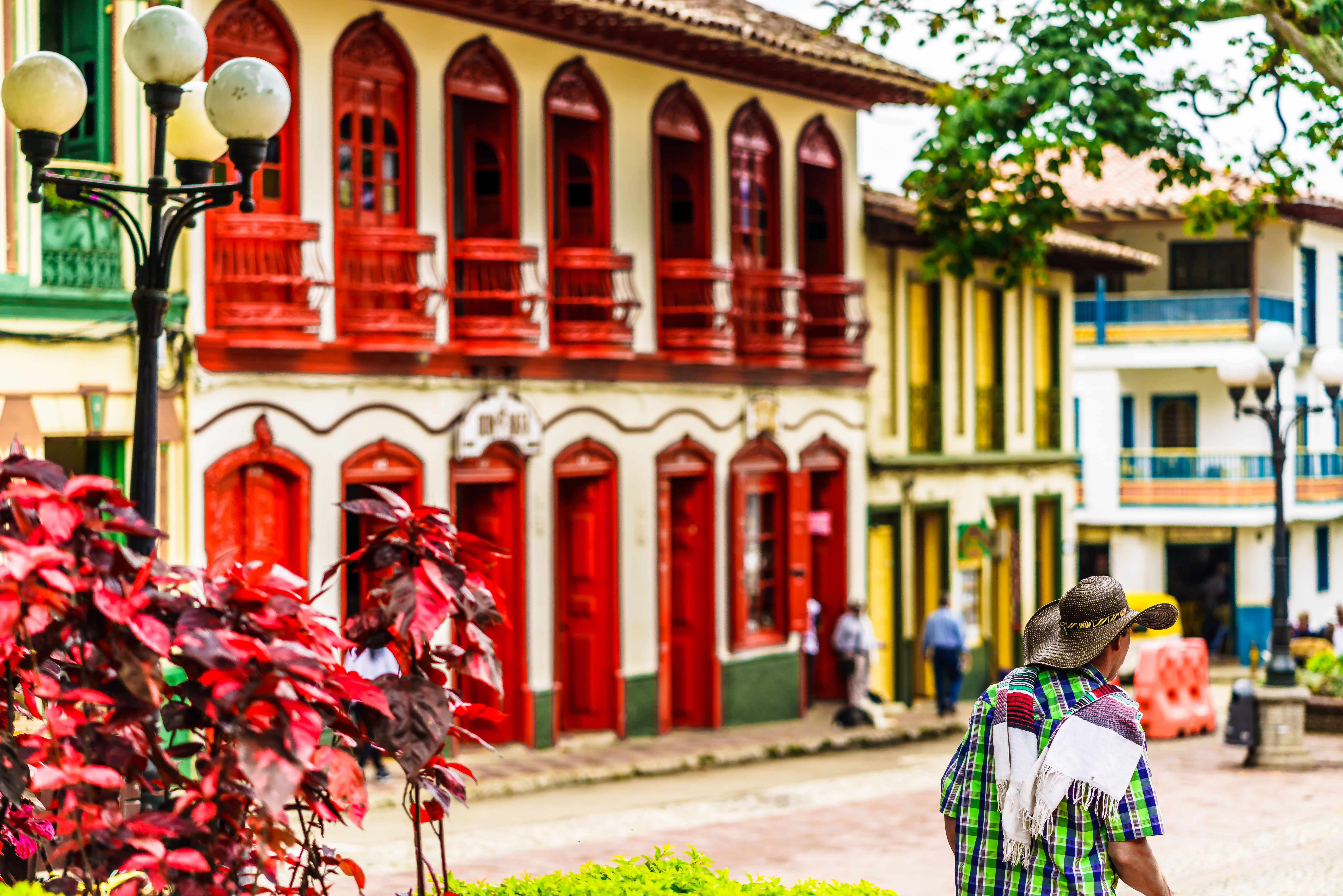 Casas coloniales junto a la plaza de Jericó, Antioquia. 