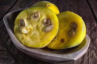 arazá, frutas, plaza de mercado de Colombia 