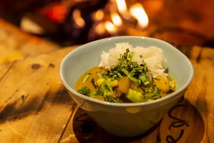 Vegetarian criollo curry with white rice, the main course of the clandestine dinners at Garden Flat.