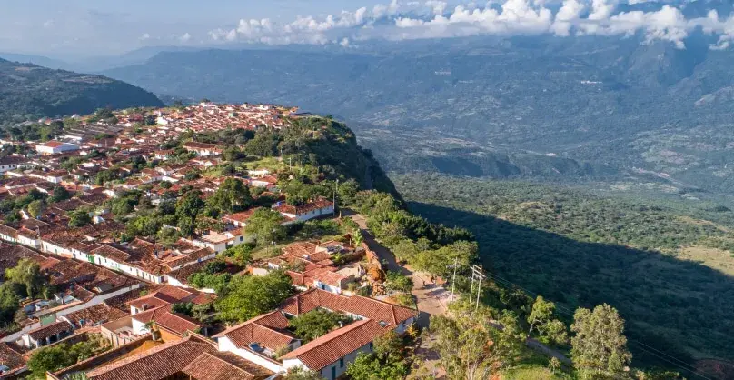 Panoramic view of Barichara’s historical town surrounded by a green valley