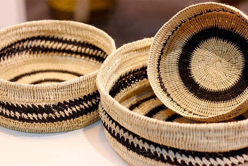 Artesanías fabricadas en fibras de cumare
