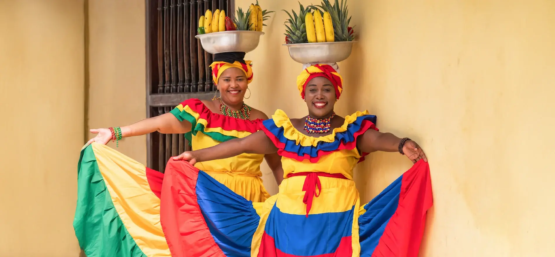 Traje típico colombiano: palenqueras.