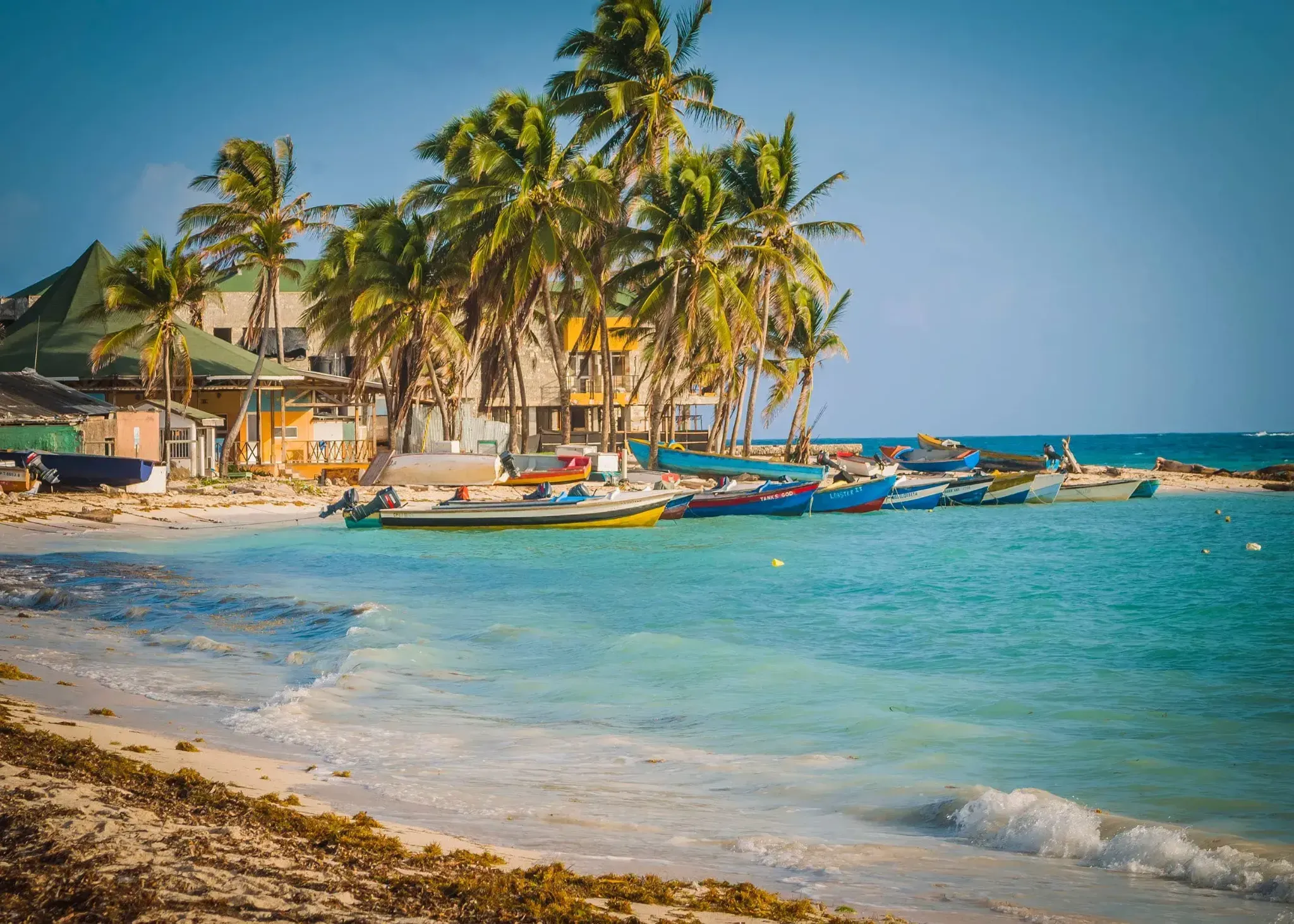 Barcos de pesca en la playa de San Andrés