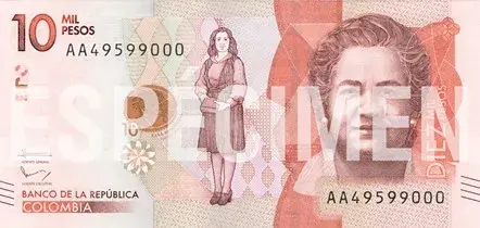 Mujer y retrato en primer plano en billete de diez mil pesos colombianos