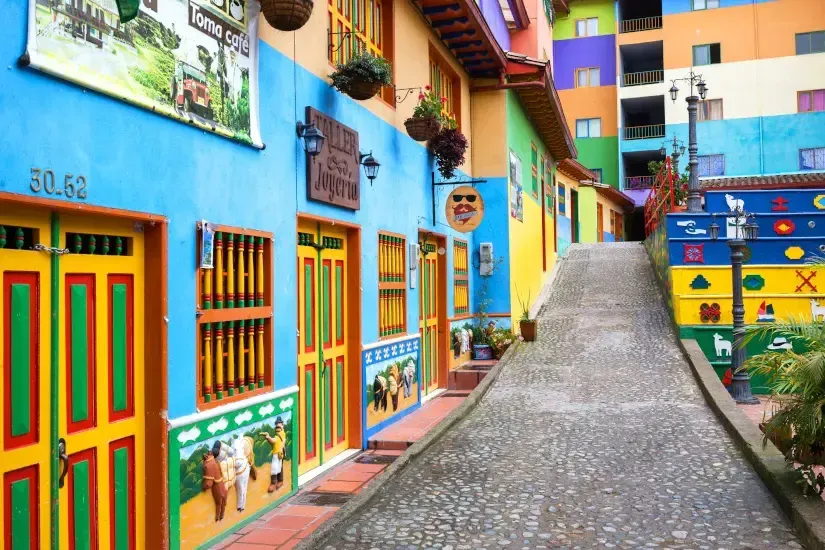 Calles coloridas del municipio de Guatapé
