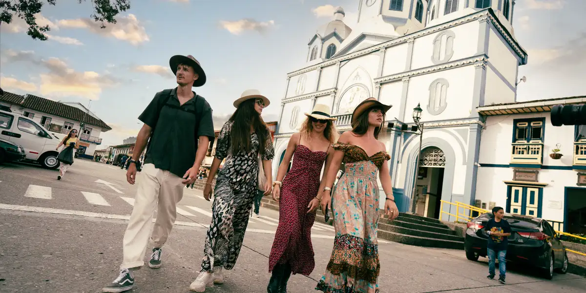 https://colombia.co/sites/default/files/marca-pais/media/images/descubrir-colombia-desde-el-turismo.webp
