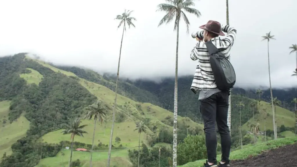 Fotografo tomando una foto