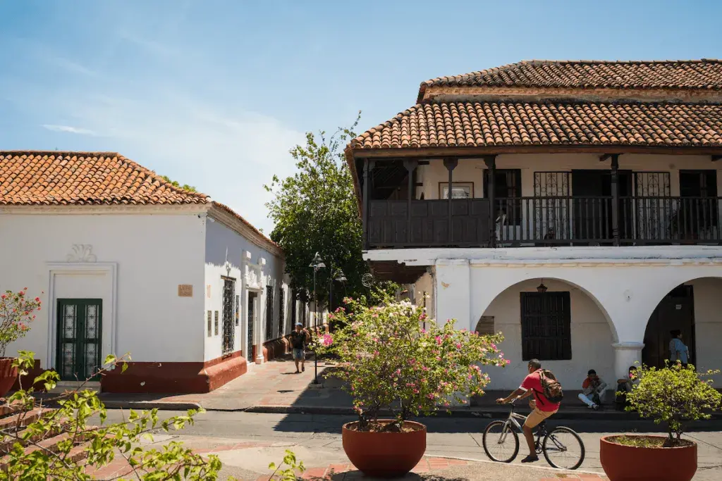 Man on bicycle in front of colonial houses in Valledupar