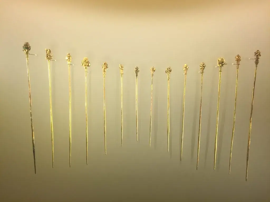 Museo del Oro, alfileres