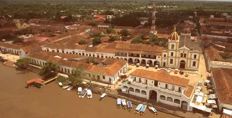 Vista panorámica de Mompox desde el río