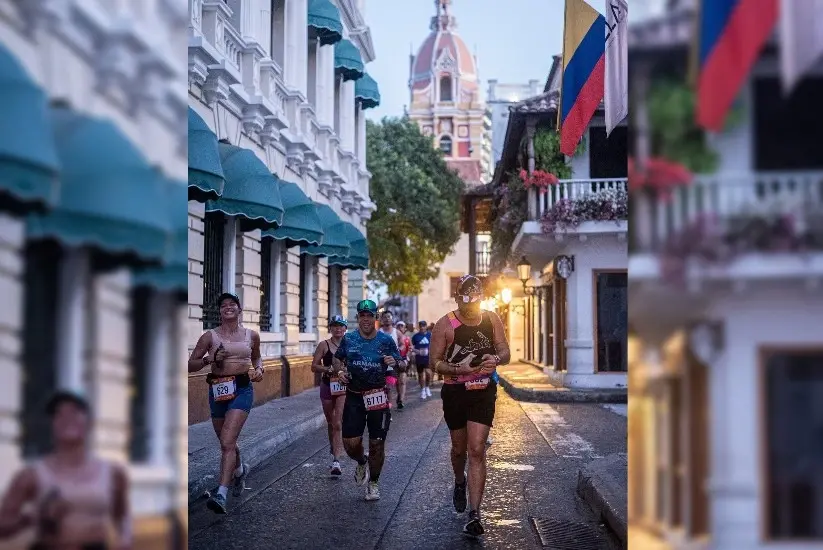 People in the streets of Cartagena participating in the Sea Half Marathon People in the streets of Cartagena participating in the Sea Half Marathon