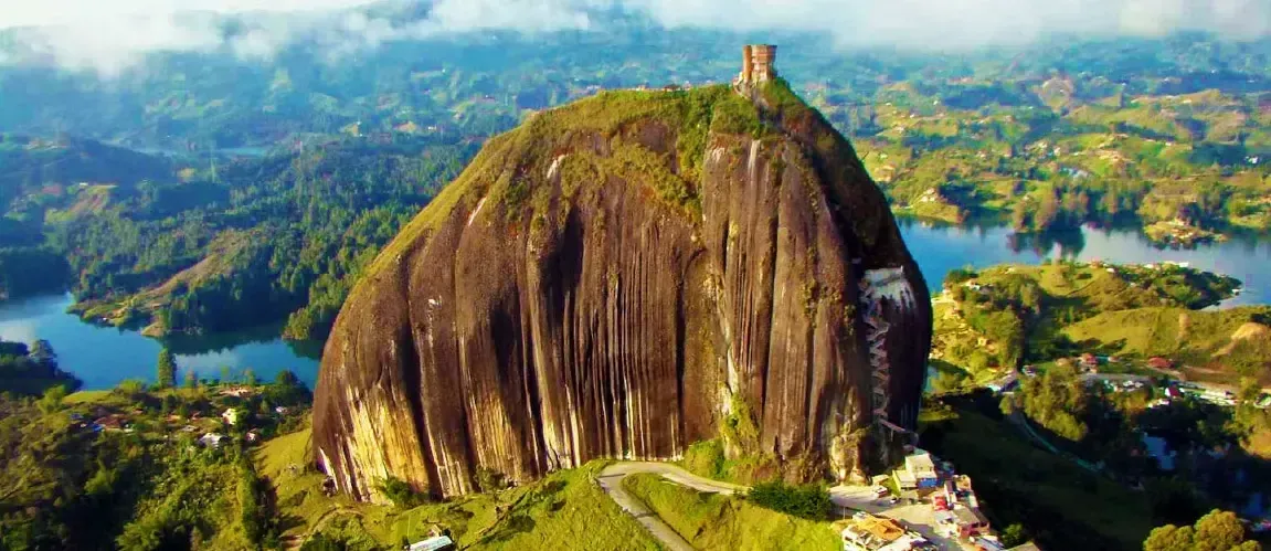 Destino de Colombia: Piedra del Peñol