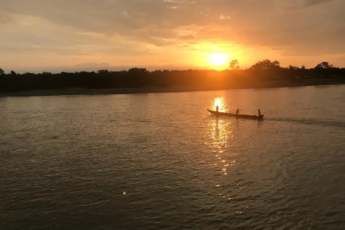 Atardecer en el Río colombiano, Atrato