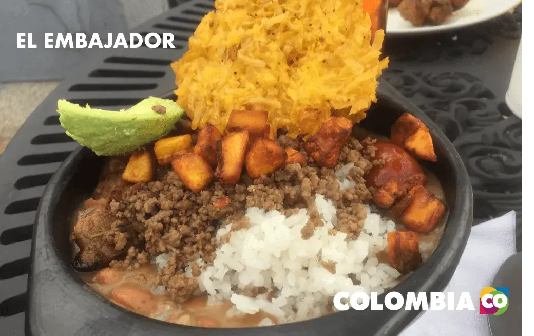 tipos de amigos colombianos, Colombia, bandeja paisa, gastronomía típica