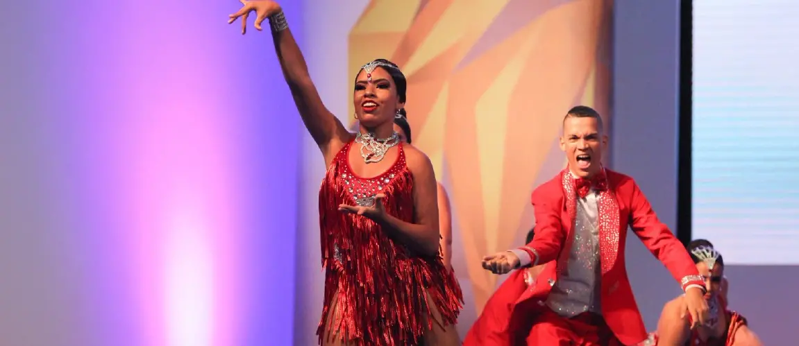 Traje típico de salsa colombiana