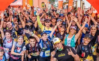 Grupo de runners preparándose para correr en la carrera Pijao Trail