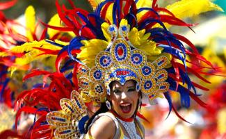 Mujer en carnaval de Colombia