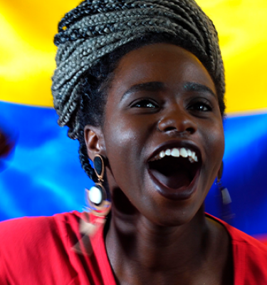 Femme colombienne fêtant le jour de l'indépendance de la Colombie - Les colombiens sont passionnés