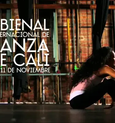 Bailarina en escena durante la Bienal Internacional de Danza de Cali