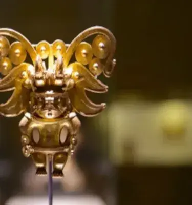 Artefactos de oro expuestos en el Museo