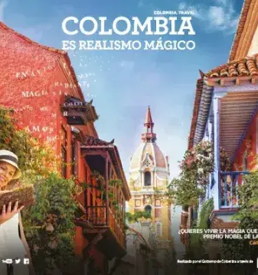 Turistas recorren las coloridas calles coloniales de Cartagena