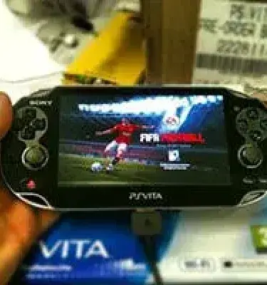 Consola PS Vita jugando FIFA.