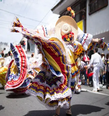Descubre Colombia a través de sus bailes y festividades