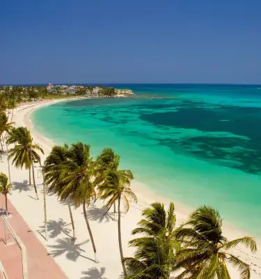 Vista panorámica del "Mar de Siete Colores" en San Andrés.