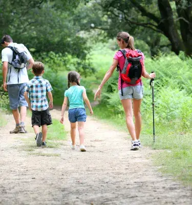 Familia viajando con niños por Colombia