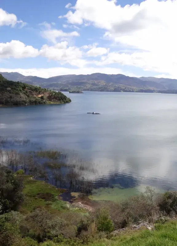 Lago Tota|Lago Calima|Laguna de Guatavita|lago-tota|Lago Tota|Laguna Iguaque|Laguna Verde