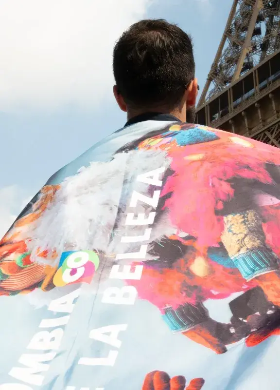 Bandera de Colombia en París