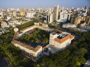 ciudades de Colombia, apelativo, apodos de ciudades, La Ciudad Blanca, La Sucursal del Cielo, pueblos de Colombia, Ciudad de las Flores, nombres de ciudades de Colombia, altiplano cundiboyacense, Corralito de Piedra, Sultana del Valle, ciudad heroica, La Ciudad de las Puertas Abiertas, destinos de Colombia, La Ciudad de la Luna, La Puerta de Oro de Colombia, sobrenombres de ciudades, Capital Ganadera de Colombia, Bogotá, Chía, Tocancipá, Zipaquirá, Villeta, Honda, Medellín, Cali, Buga, Palmira, Jamundí, Armenia, Manizales, Cartagena, Cúcuta, Pereira, Montería, Riosucio, Quibdó, Sincelejo, Túquerres, Santa Marta, Barranquilla, Santa Cruz de Mompox, Valledupar, Ibagué, Villavicencio, Neiva, Barrancabermeja, Santa Rosa de Cabal, Santa Fé de Antioquia, Tunja, Sogamoso, Florencia, Leticia, Pamplona, Ipiales, Pasto, Nariño, Bucaramanga, Santander.