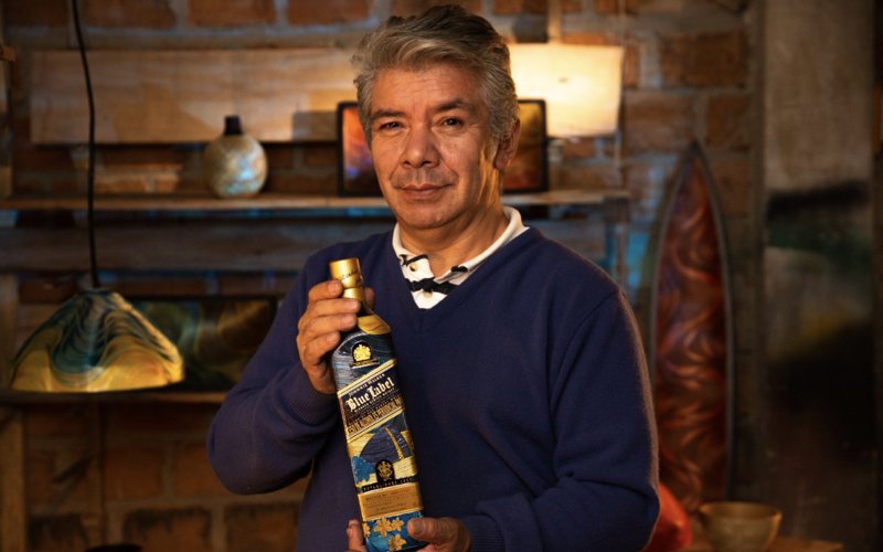 Una edición limitada de Blue Label whiskey hecha por artistas colombianos de Pasto | Marca País Colombia