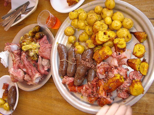fritanga, aromatica, fruit infusions, cholao/raspao, lechona, berraquillo, aguadepanela con queso, aguapanela and cheese, colombia, food, dishes, celebrations