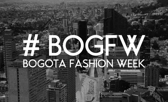 #BOGFW Bogotá Fashion Week sobre vista urbana en blanco y negro.