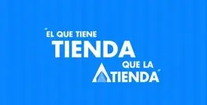 Frase 'El que tiene tienda que la atienda' en fondo azul, que aconseja cuidar los propios negocios.