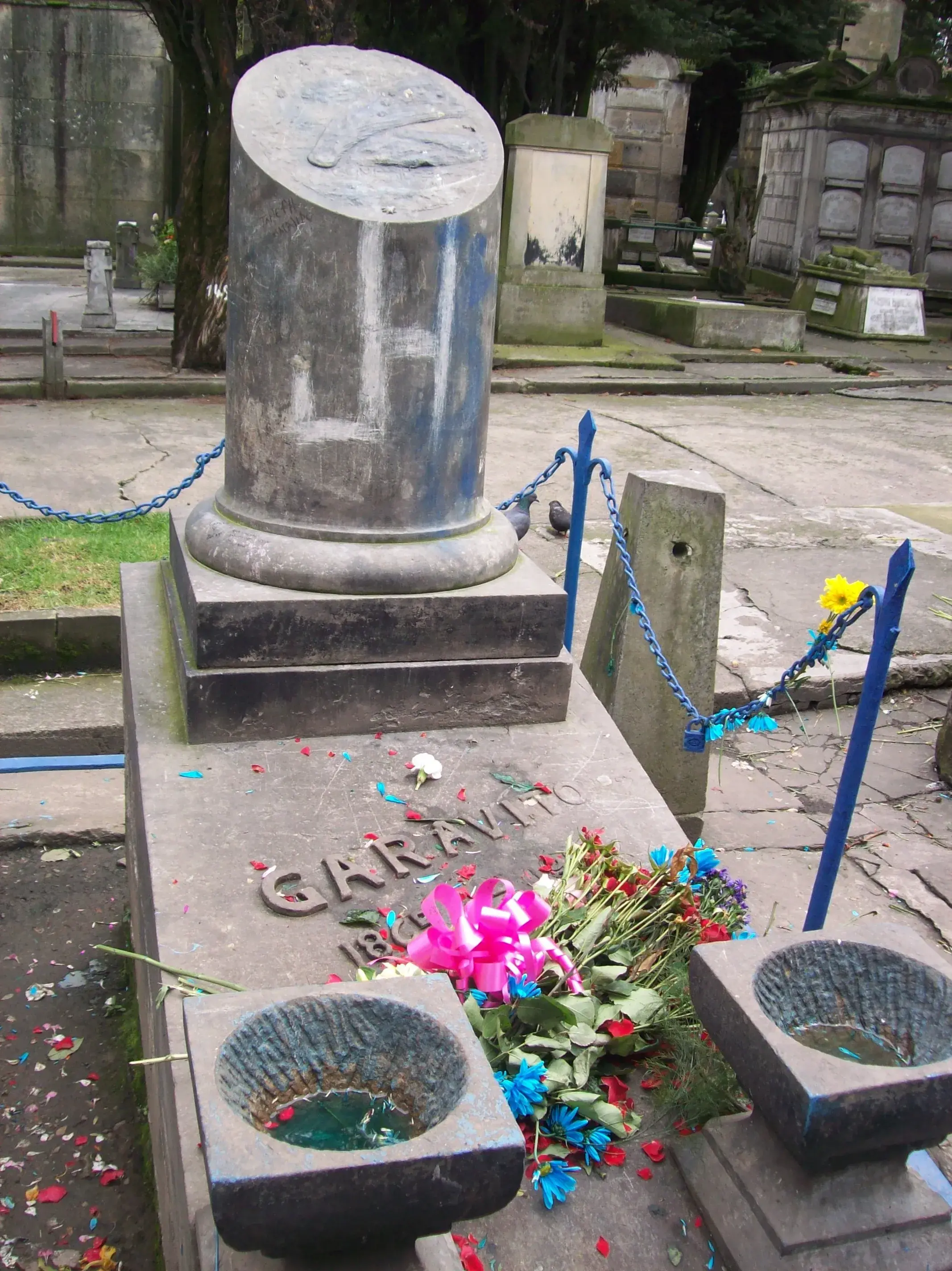 Tumba de Julio Garavito en el Cementerio Central de Bogotá.