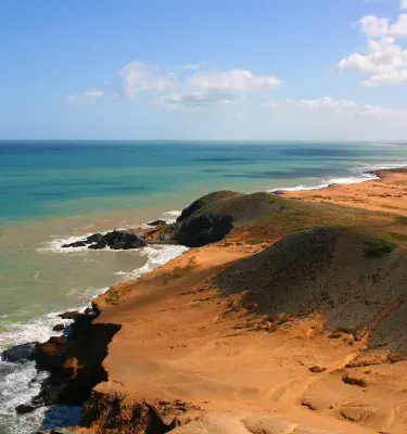 Vista aérea de la costa desértica de La Guajira. ¡Qué contraste entre el desierto y el mar Caribe! 